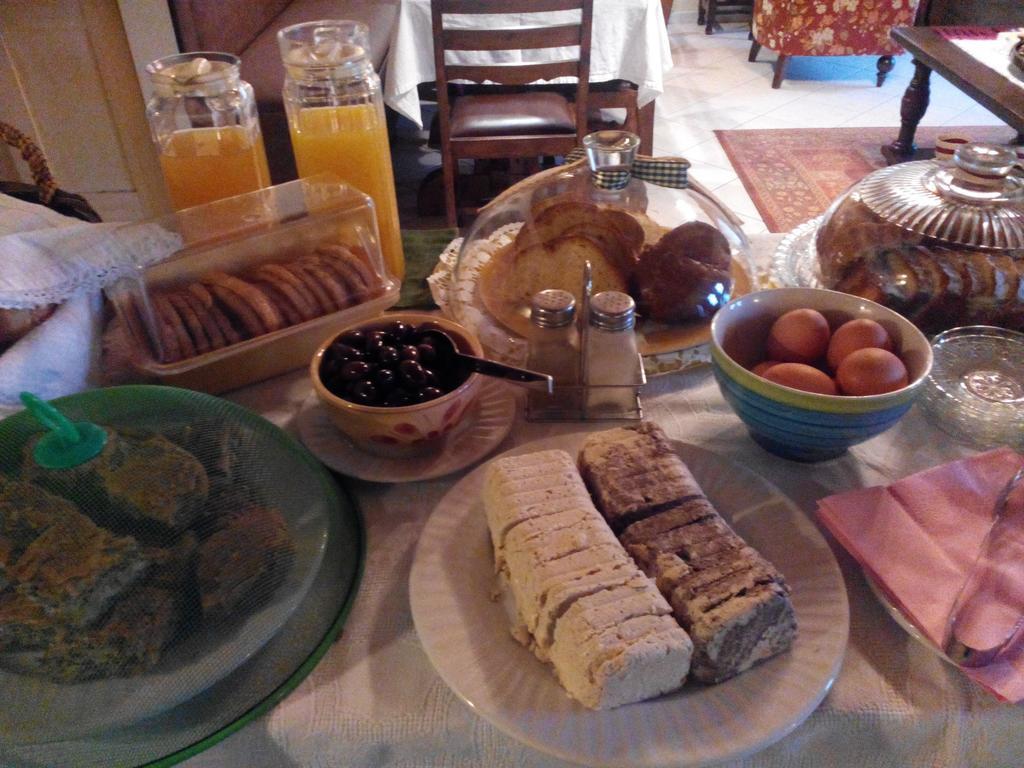 Valentini Guesthouse Карпенисион Экстерьер фото
